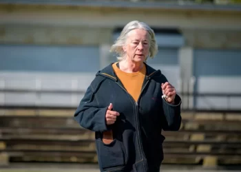 دراسة جديدة: الجينات تلعب دوراً أكبر من النظام الغذائي في إطالة العمر