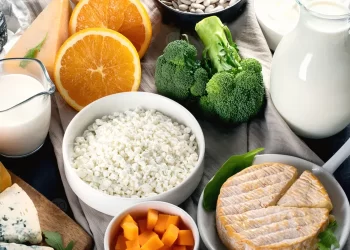 كل ما تود معرفته عن المعدن الذي لا غنى عنه لصحة العظام والجسم