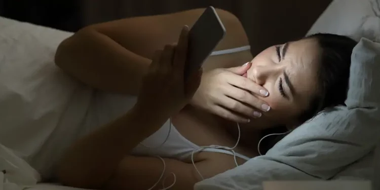 كيف تؤثر مشاهدة الأخبار السلبية على صحتك النفسية؟ وكيف تحمي نفسك؟ 1 كيف تؤثر مشاهدة الأخبار السلبية على صحتك النفسية؟ وكيف تحمي نفسك؟