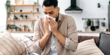 ما هي أعراض الإنفلونزا وكيف تفرقها عن نزلات البرد؟ اختلافات واضحة