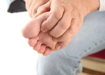 حماية القدمين من مضاعفات السكري