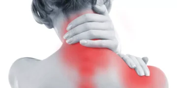 ألم الأكتاف والرقبة.. أبرز الأسباب وخيارات العلاج المتاحة 2 ألم الأكتاف والرقبة